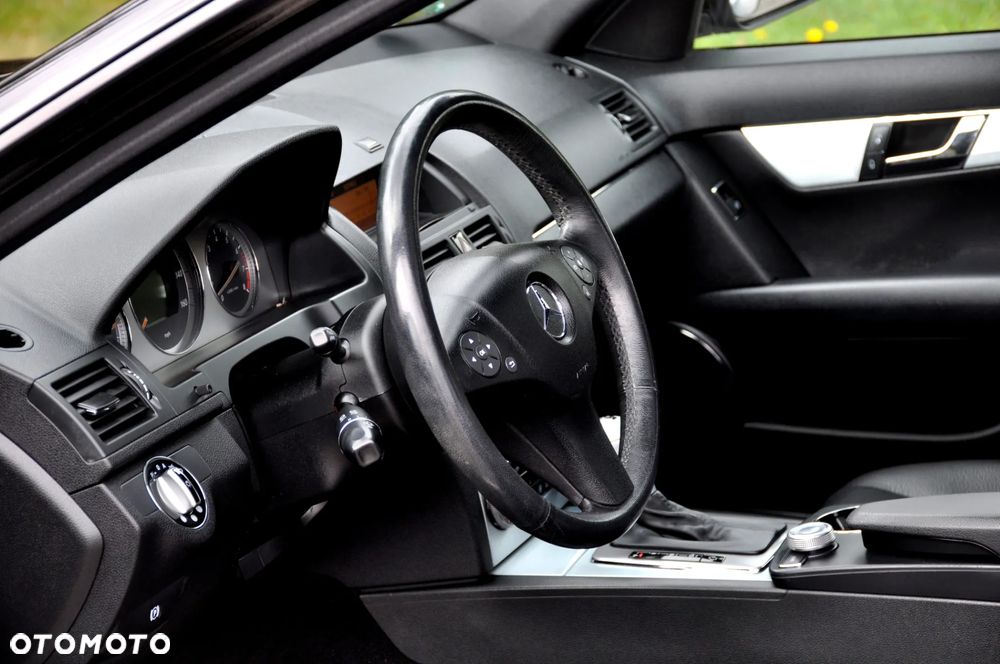Mercedes-Benz Klasa C 300 7G-TRONIC SPORT EDITION - 29