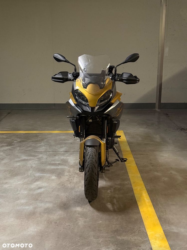 BMW F - 4