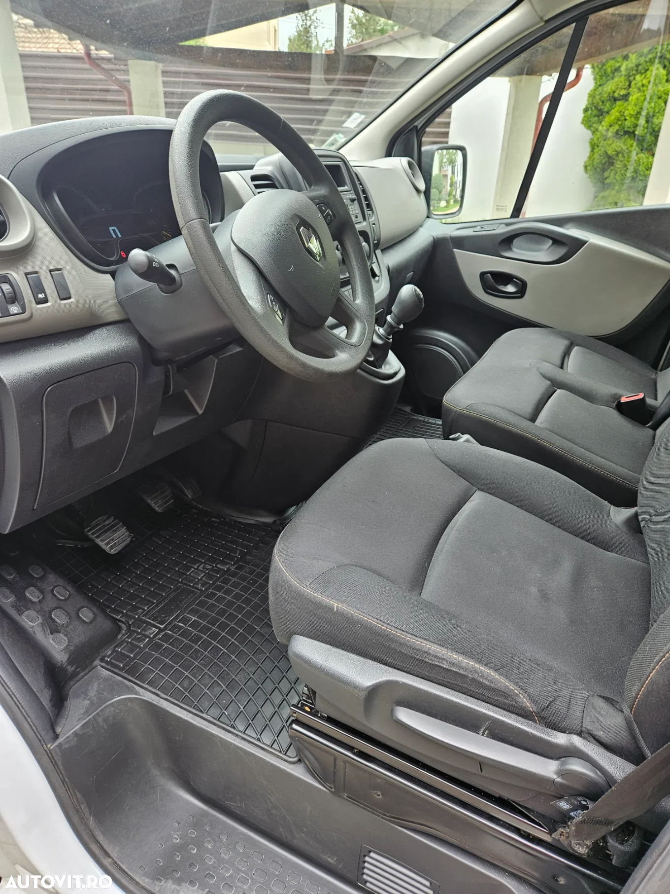 Renault Trafic Combi L2H1 1.6 dCi 95 8+1 Authentique - 9
