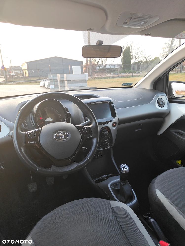 Toyota Aygo x-play - 5