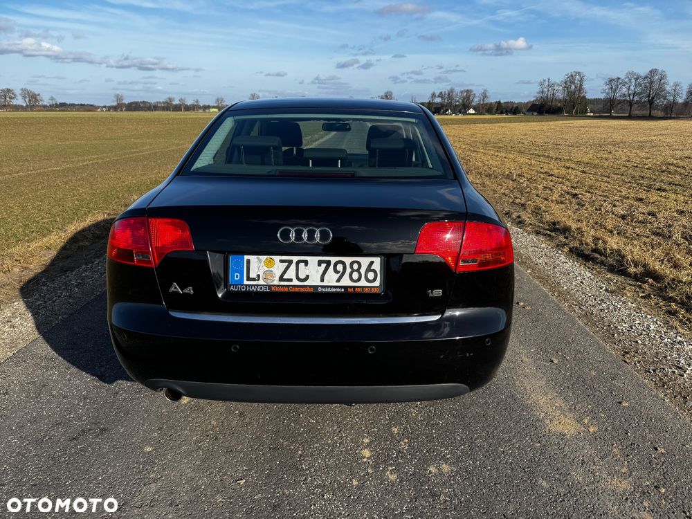 Audi A4 Limousine - 11