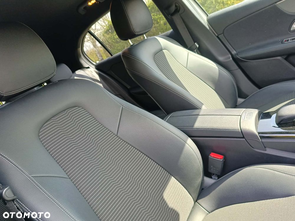 Mercedes-Benz Klasa A 250 E 8G-DCT Progressive - 24