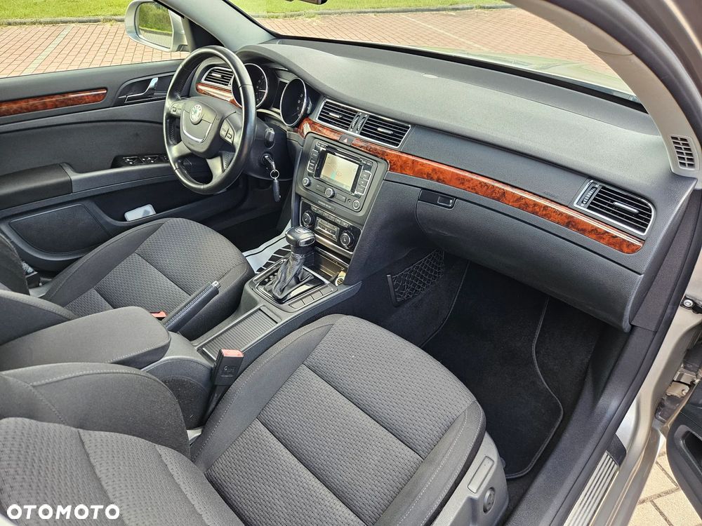 Skoda Superb 2.0 TDI DSG Elegance - 9