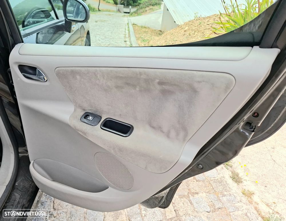 Peugeot 207 1.4 16V Premium - 17