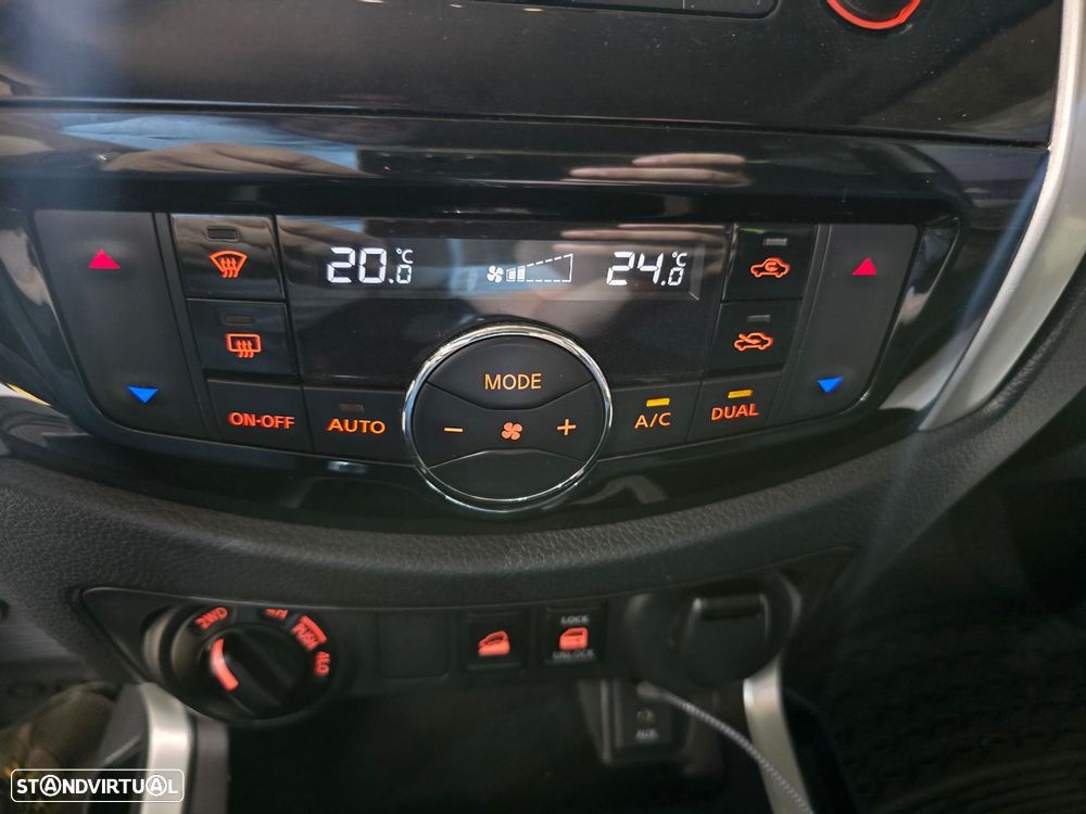 Nissan Navara 2.3 dCi CD 4WD Tekna - 18