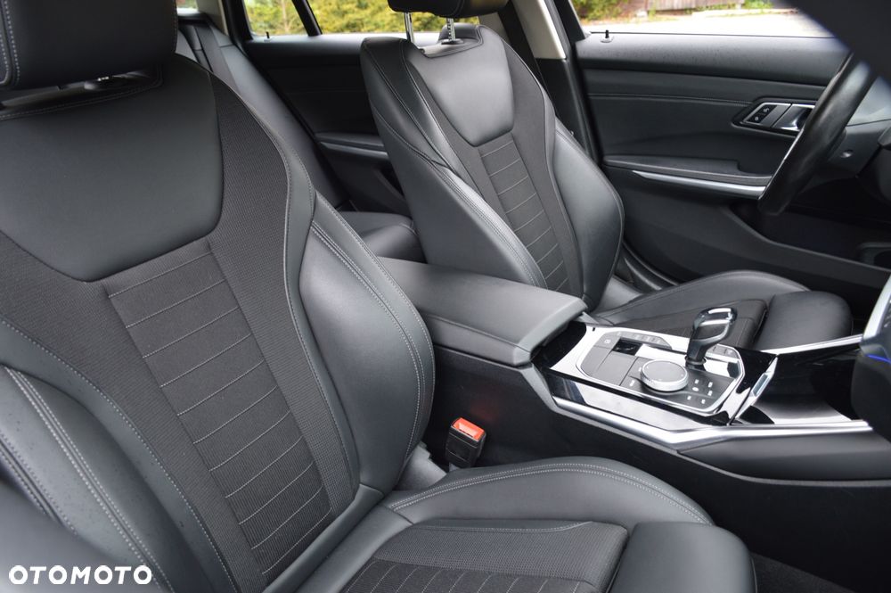 BMW Seria 3 320d Sport Line Shadow - 29