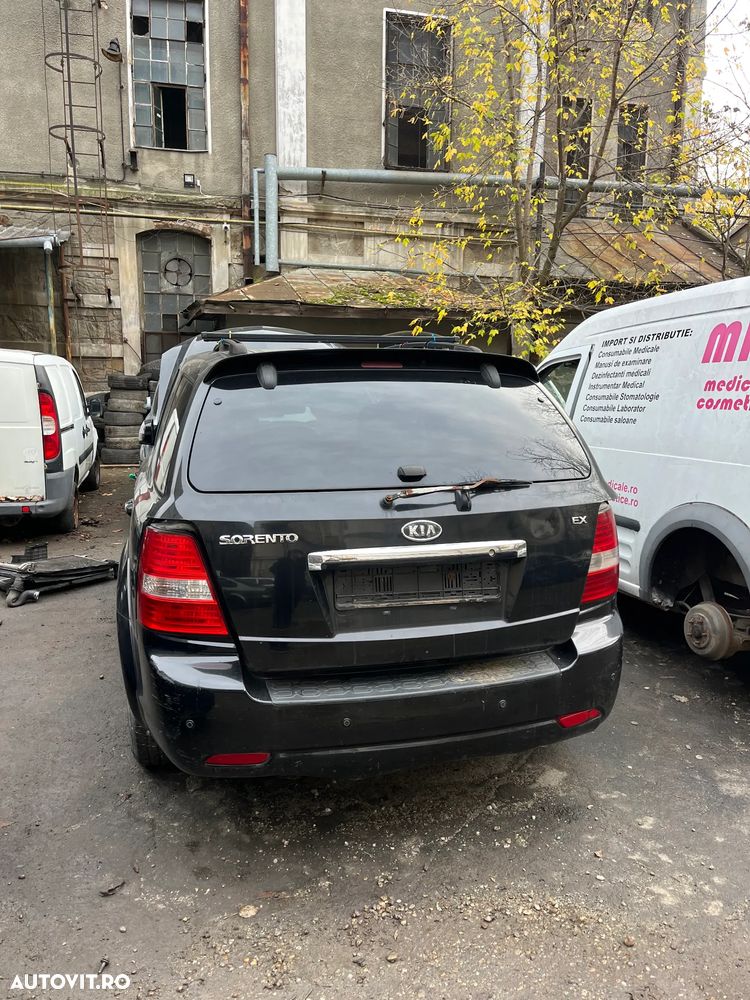 Dezmembrez Kia Sorento negru 2007 diesel automat - 3