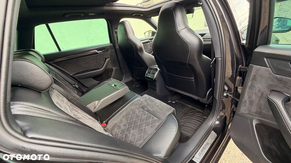 Skoda Superb 2.0 TDI DSG Sportline - 37