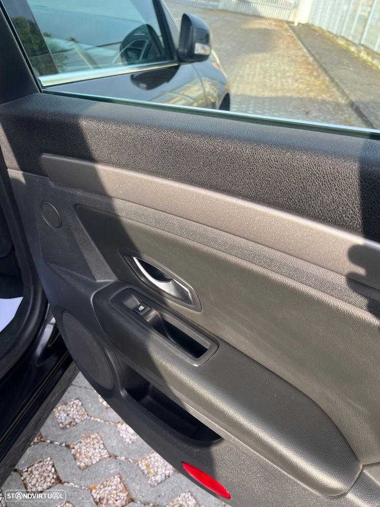 Renault Laguna Break 2.0 dCi Dynamique S 120g - 12