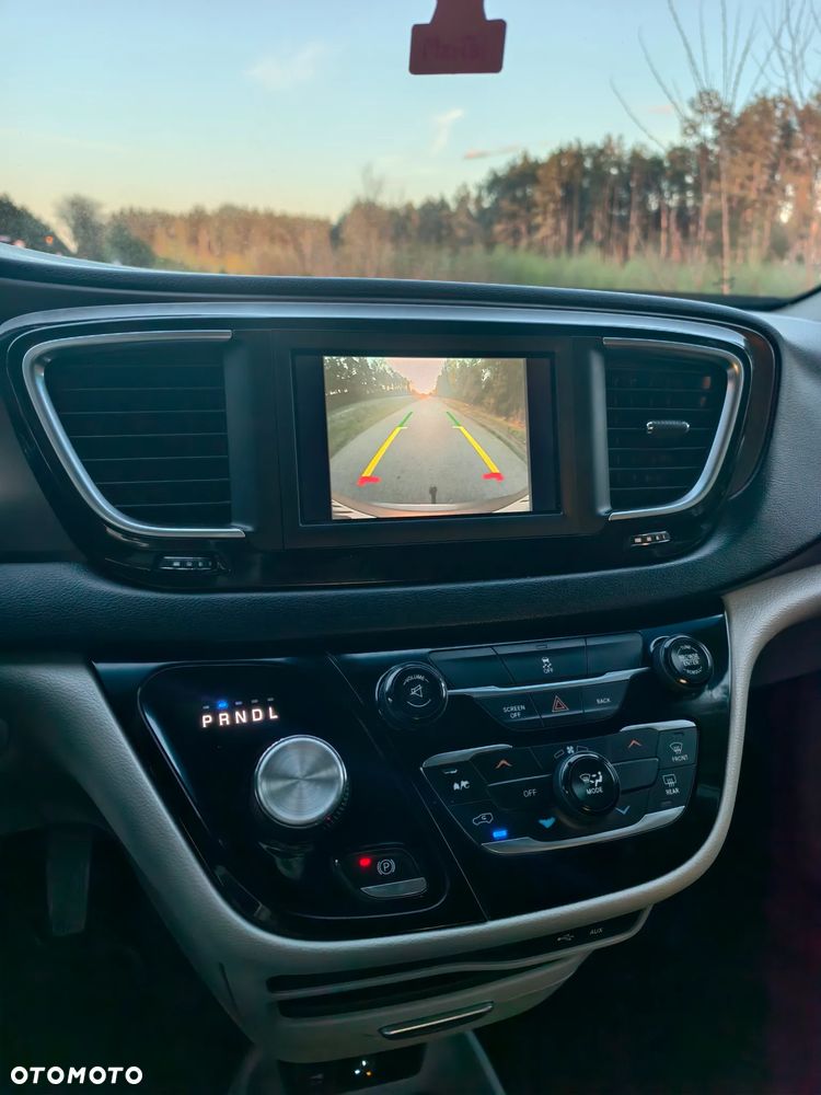 Chrysler Pacifica - 8