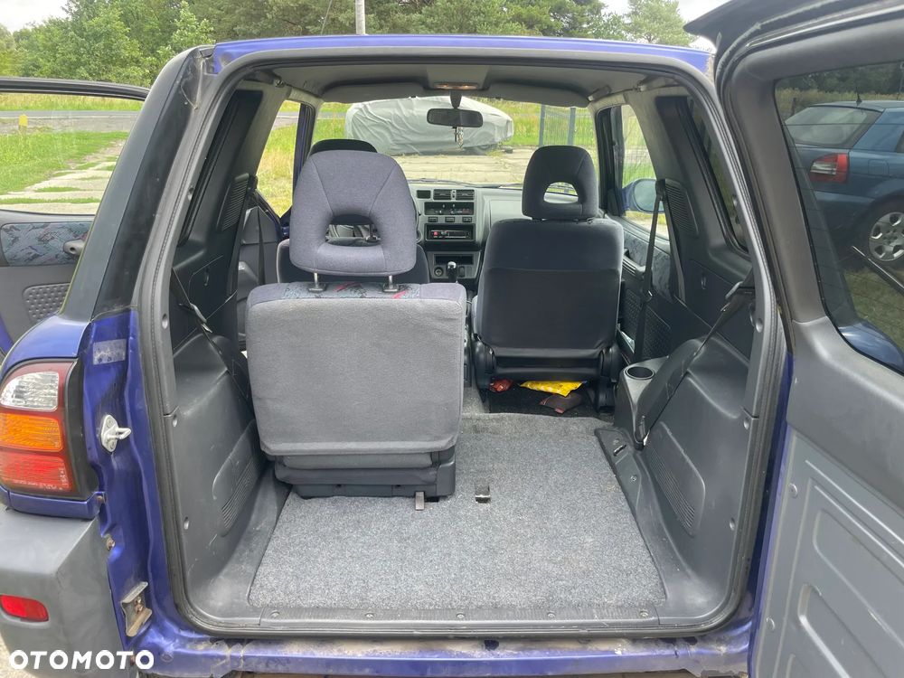 Toyota RAV4 2.0 - 10