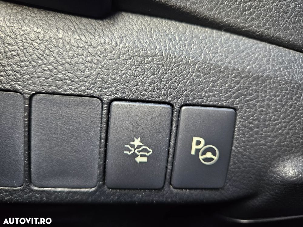 Toyota Auris 1.8 L VVT-i Hybrid Sol - 24