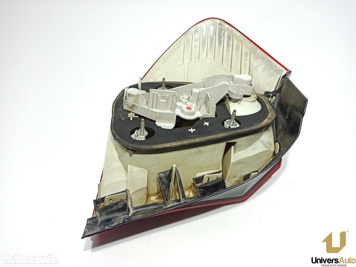 FAROLIM TRASEIRO DIREITO BMW SERIE 1 BERLINA (E81/E87) 118D - 5