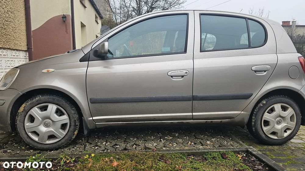 Toyota Yaris - 1