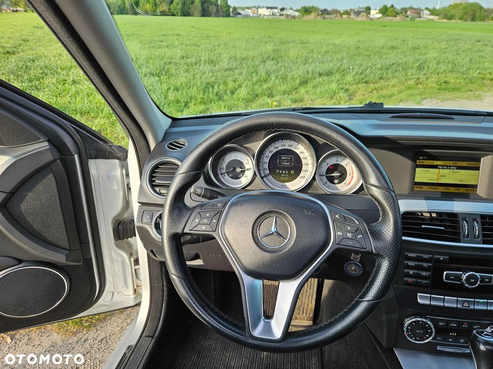 Mercedes-Benz Klasa C 220 CDI DPF (BlueEFFICIENCY) 7G-TRONIC Avantgarde - 15