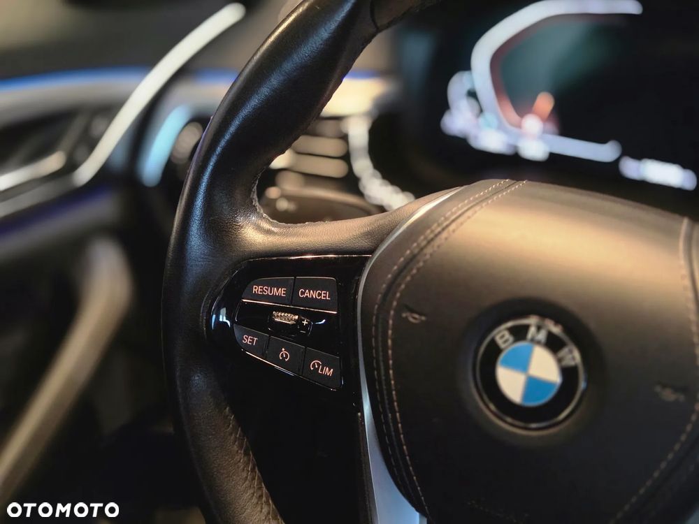 BMW Seria 5 520d xDrive MHEV - 16