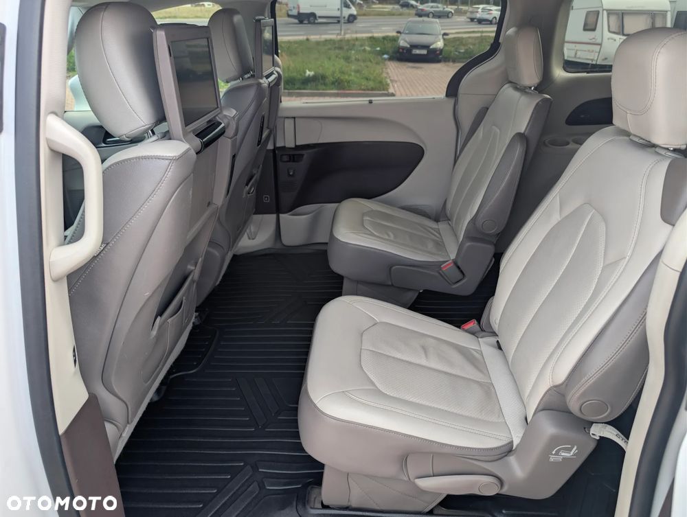 Chrysler Pacifica - 18
