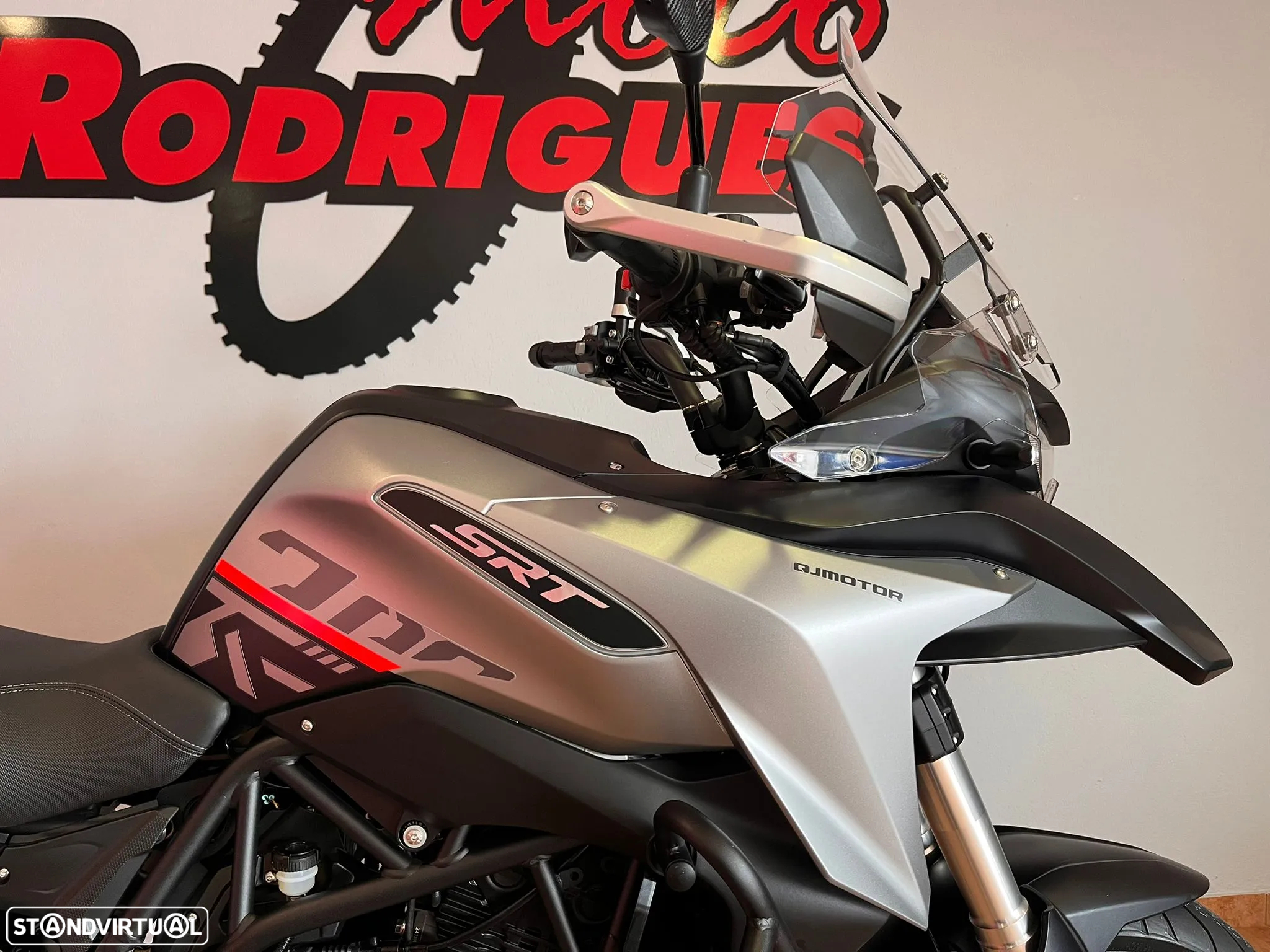 QJ Motor SRT 700 - OFERTA 3 MALAS ALUMÍNIO + EQUIPAMENTO - 4
