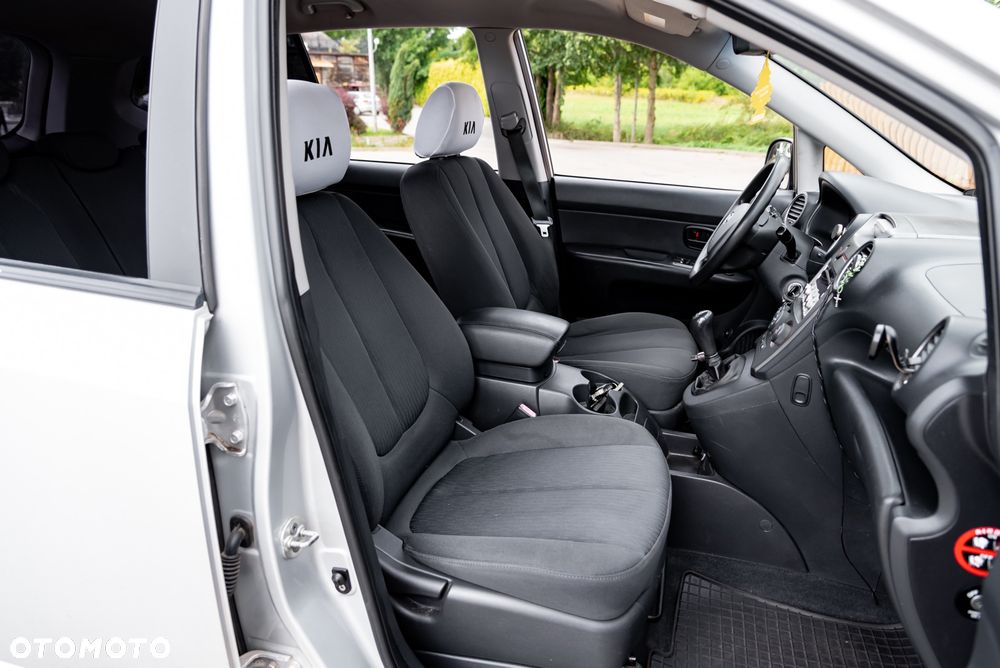 Kia Carens 2.0 EX - 24