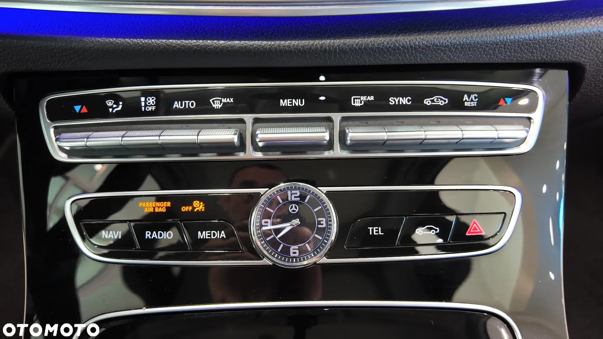Mercedes-Benz Klasa E 220 d 4Matic T 9G-TRONIC Exclusive - 27