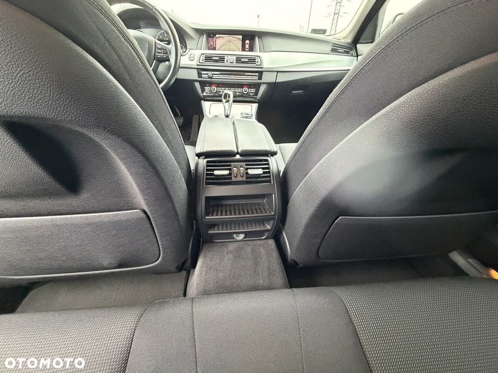 BMW Seria 5 518d - 14