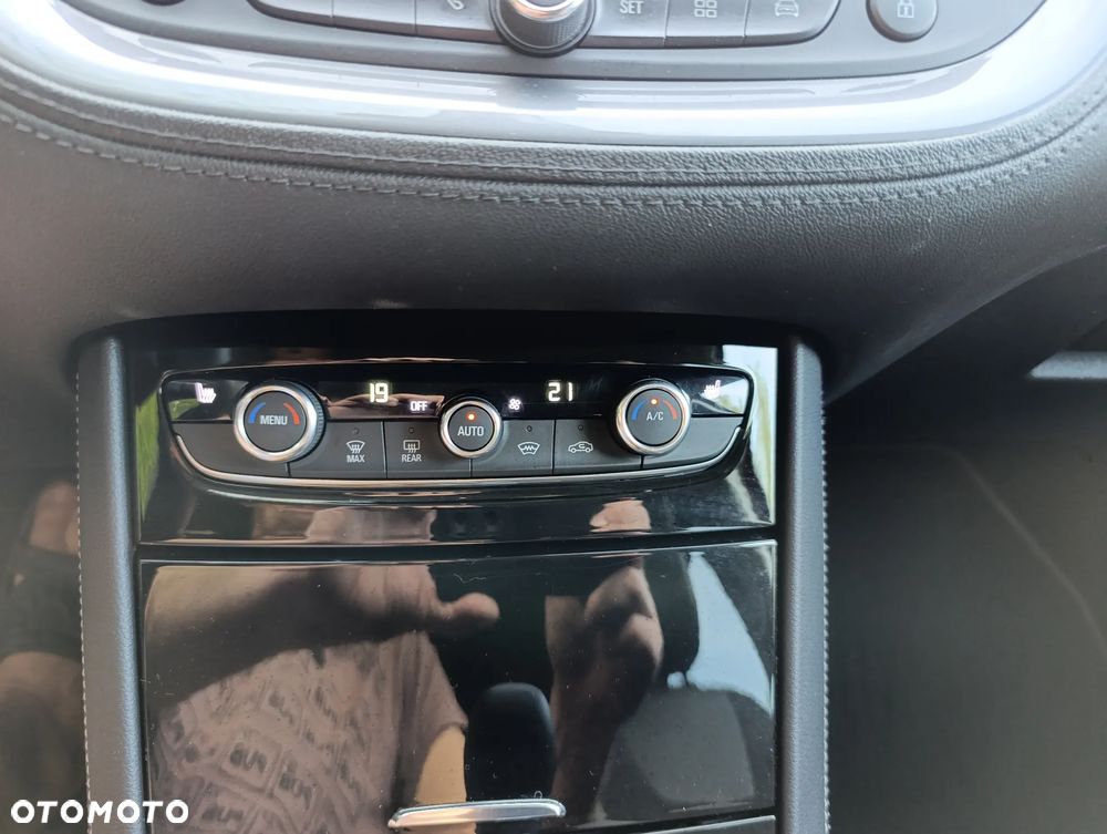 Opel Grandland X 1.6 T Ultimate S&S - 23