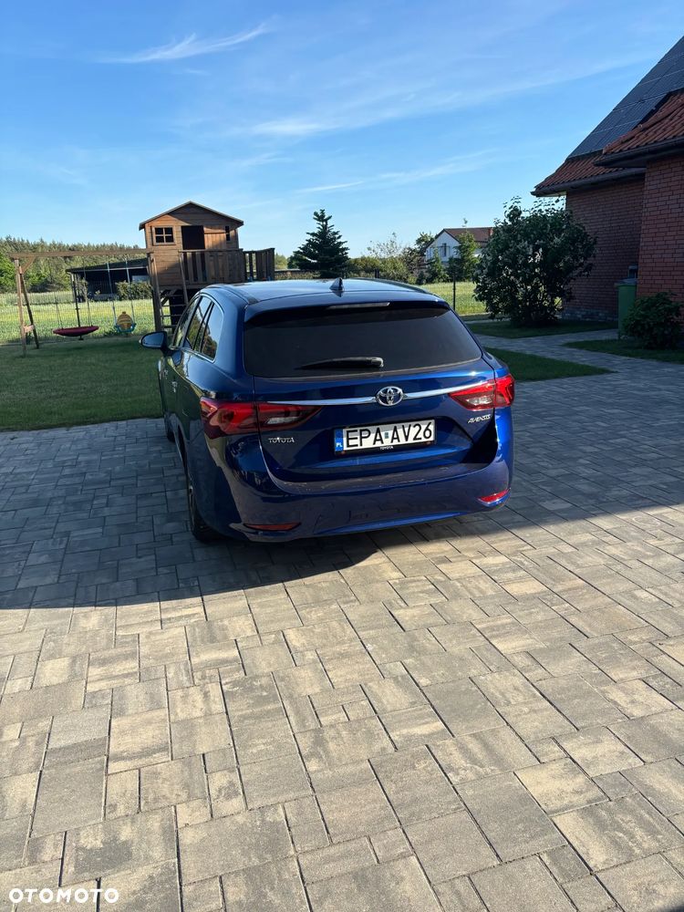 Toyota Avensis 1.8 Premium - 16