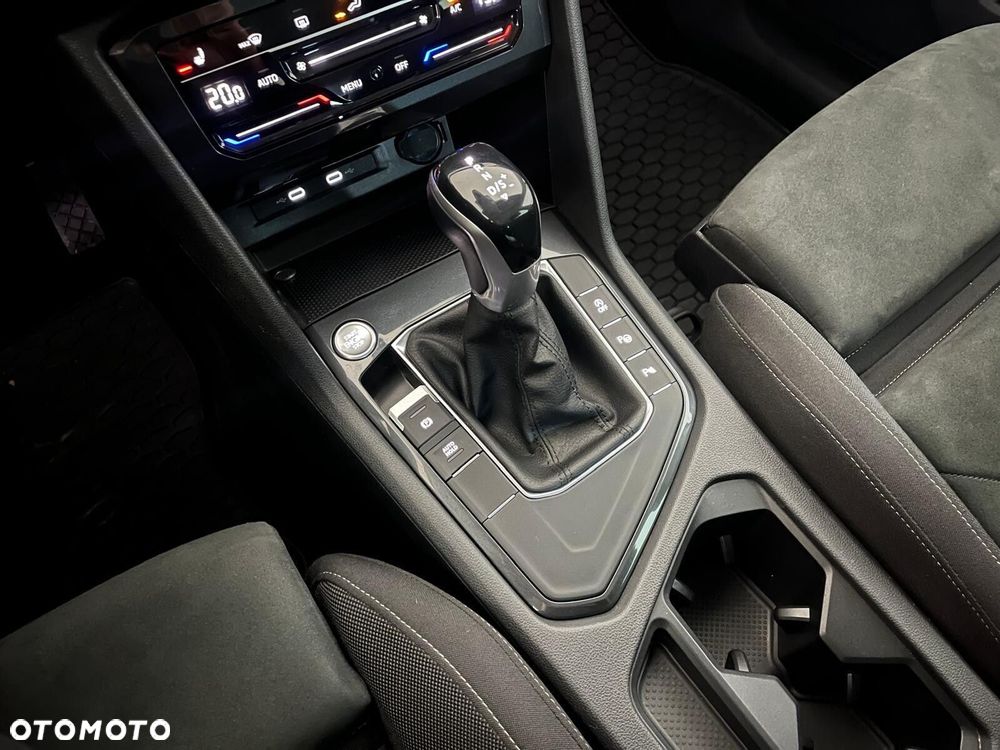 Volkswagen Tiguan - 32