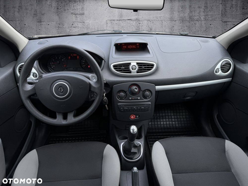 Renault Clio 1.2 16V 75 Expression - 9