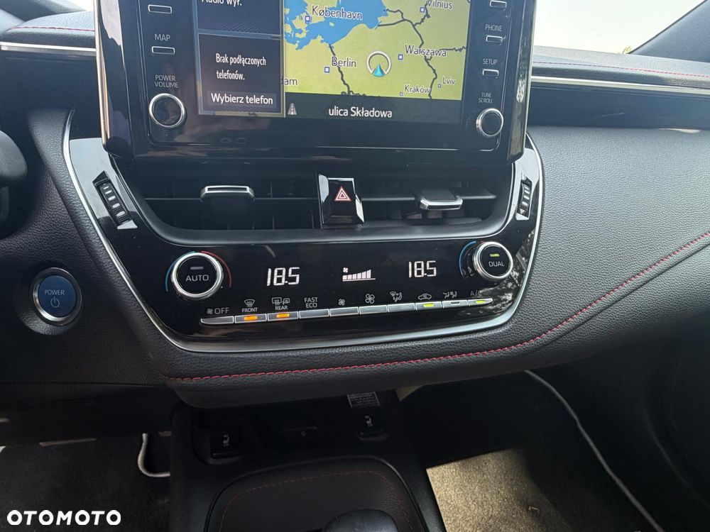 Toyota Corolla 2.0 Hybrid Executive - 12