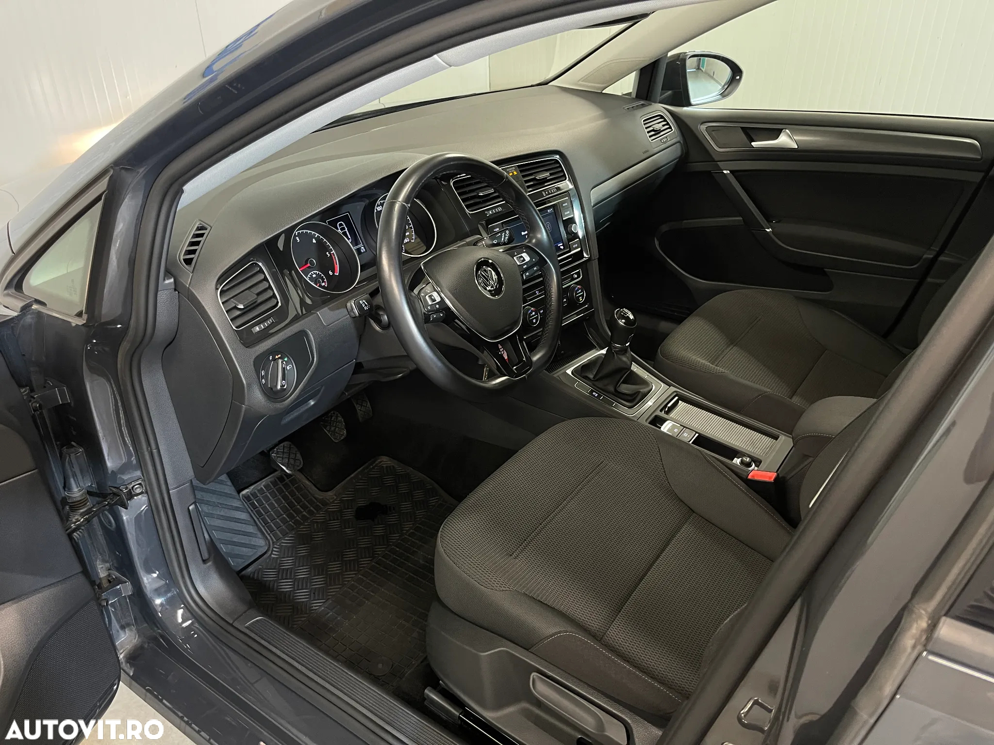 Volkswagen Golf 1.6 TDI Comfortline - 5