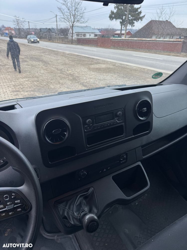 Mercedes-Benz Sprinter - 10
