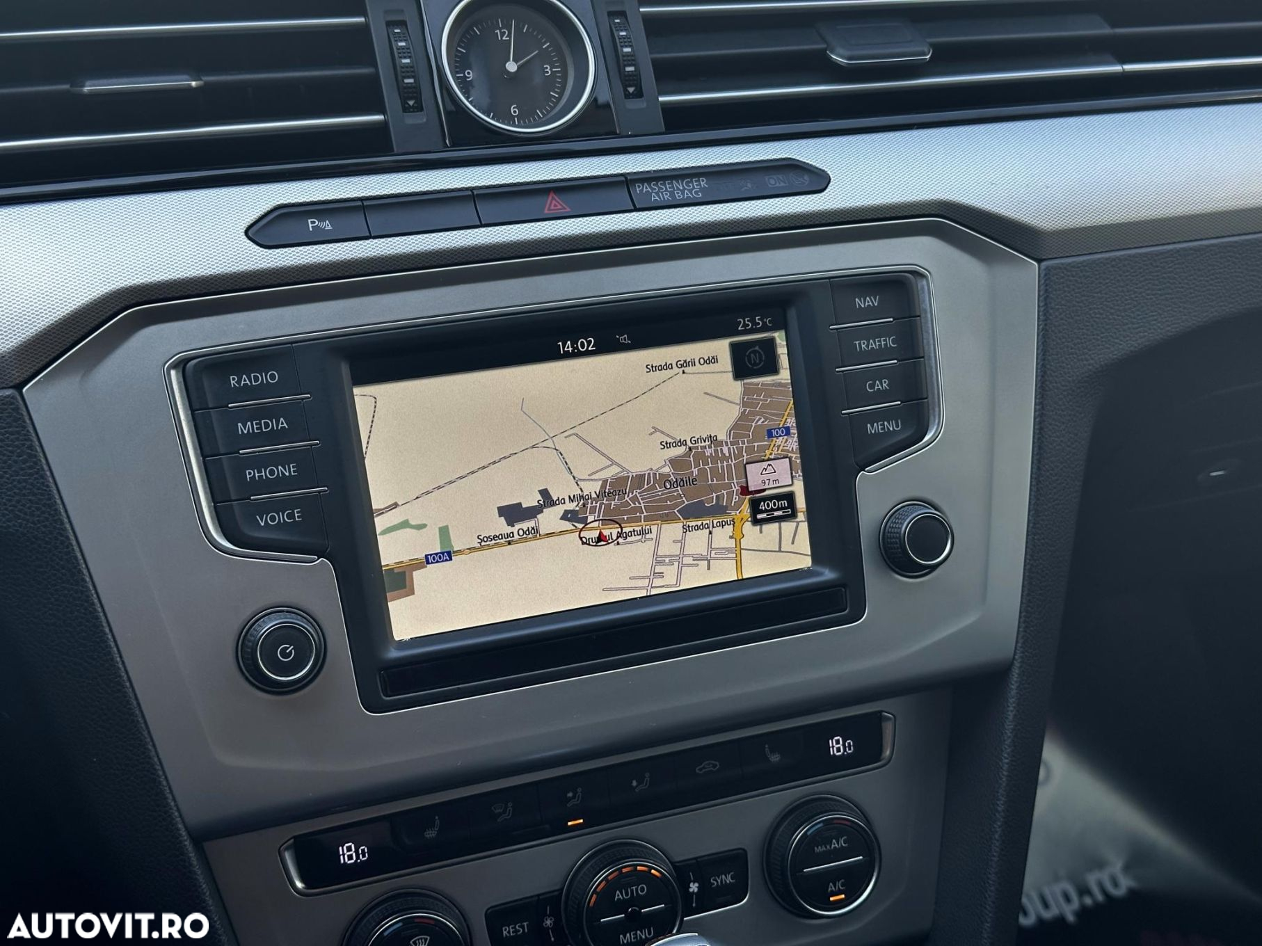 Volkswagen Passat - 12