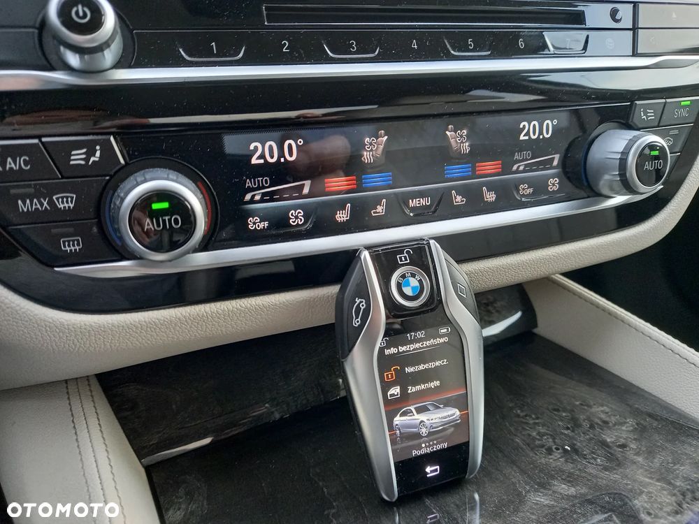 BMW Seria 5 530i xDrive Luxury Line - 13