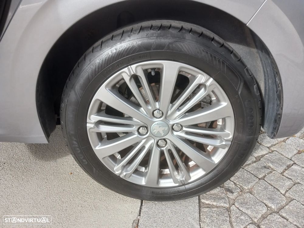 Peugeot 208 1.5 BlueHDi Signature - 16