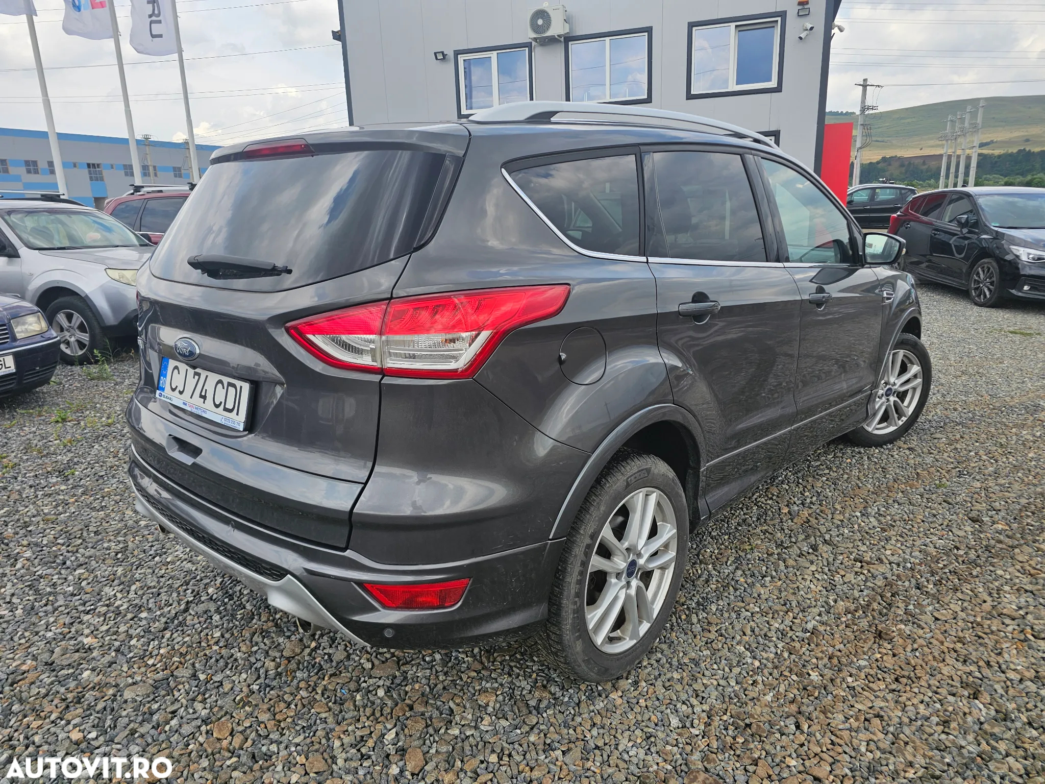 Ford Kuga 2.0 TDCi 2x4 Titanium - 4