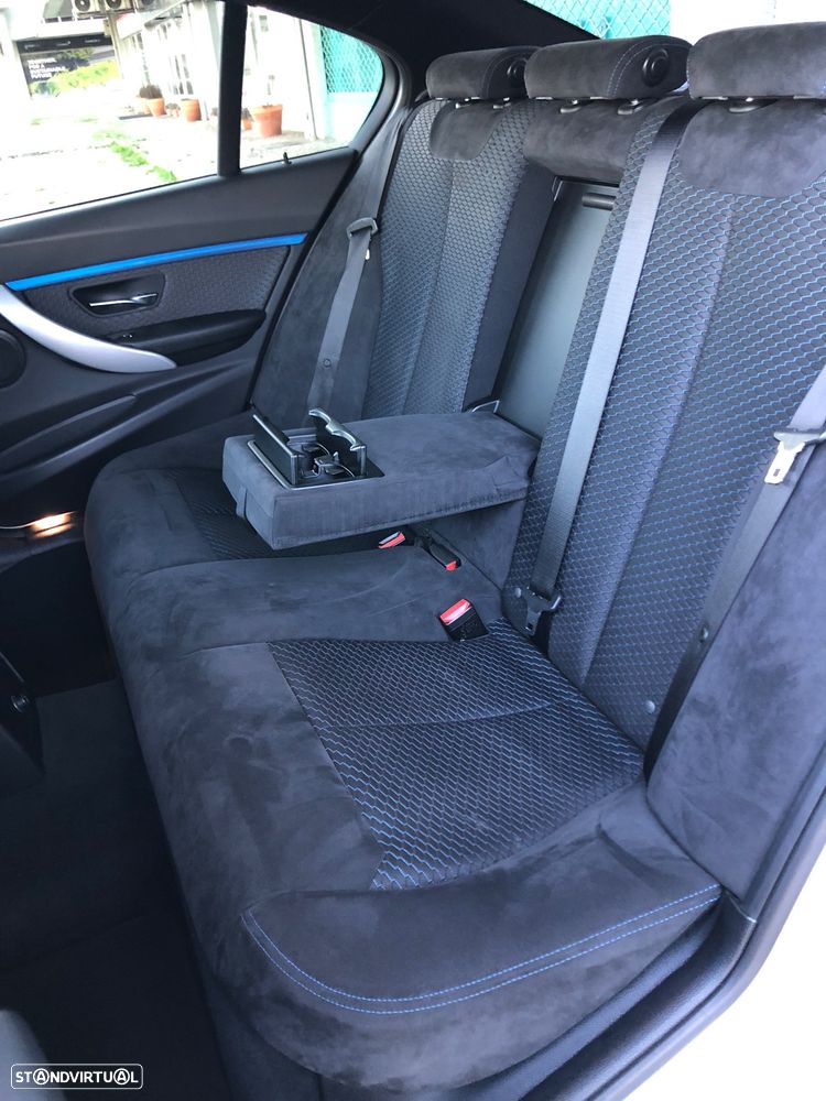 BMW 330 e iPerformance Pack M - 23