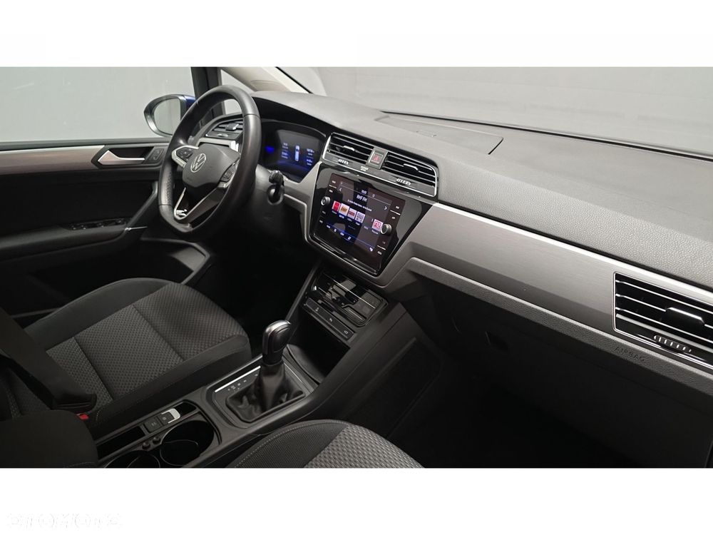 Volkswagen Touran - 27