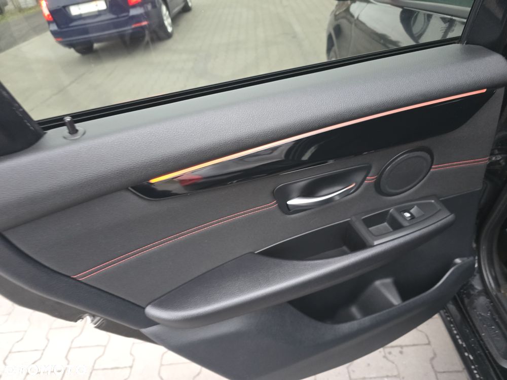 BMW Seria 2 216d Sport Line - 19