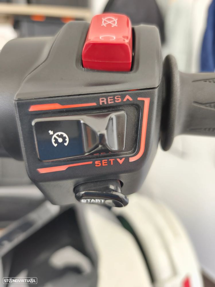 Can-Am Spyder F3 T - 12