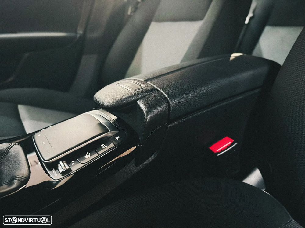 Mercedes-Benz CLA 180 - 18