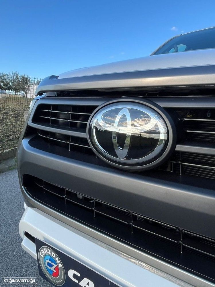 Toyota Hilux 2.4 D-4D 4WD CD CH Aut. - 6