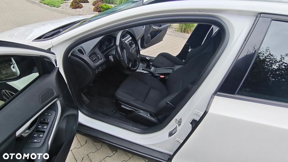 Volvo V40 Cross Country D2 Momentum - 12