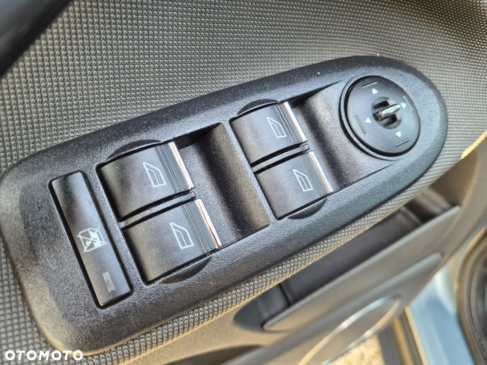 Ford Kuga 2.0 TDCi 2x4 Titanium - 11