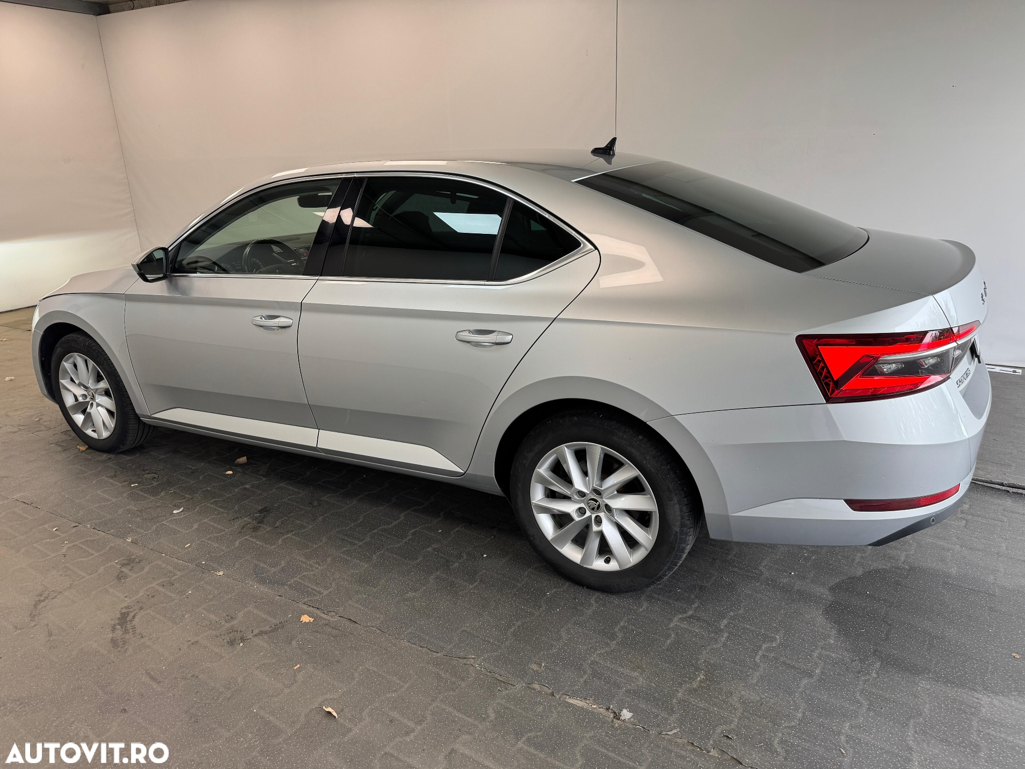 Skoda Superb 2.0 TDI DSG Style - 6