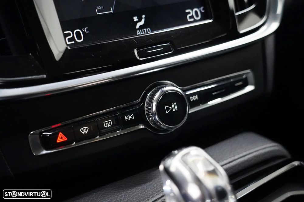 Volvo V90 2.0 T8 Momentum Plus AWD Geartronic - 13
