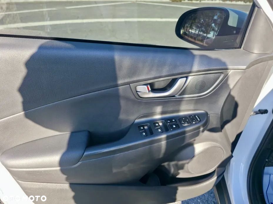 Hyundai Kona - 11