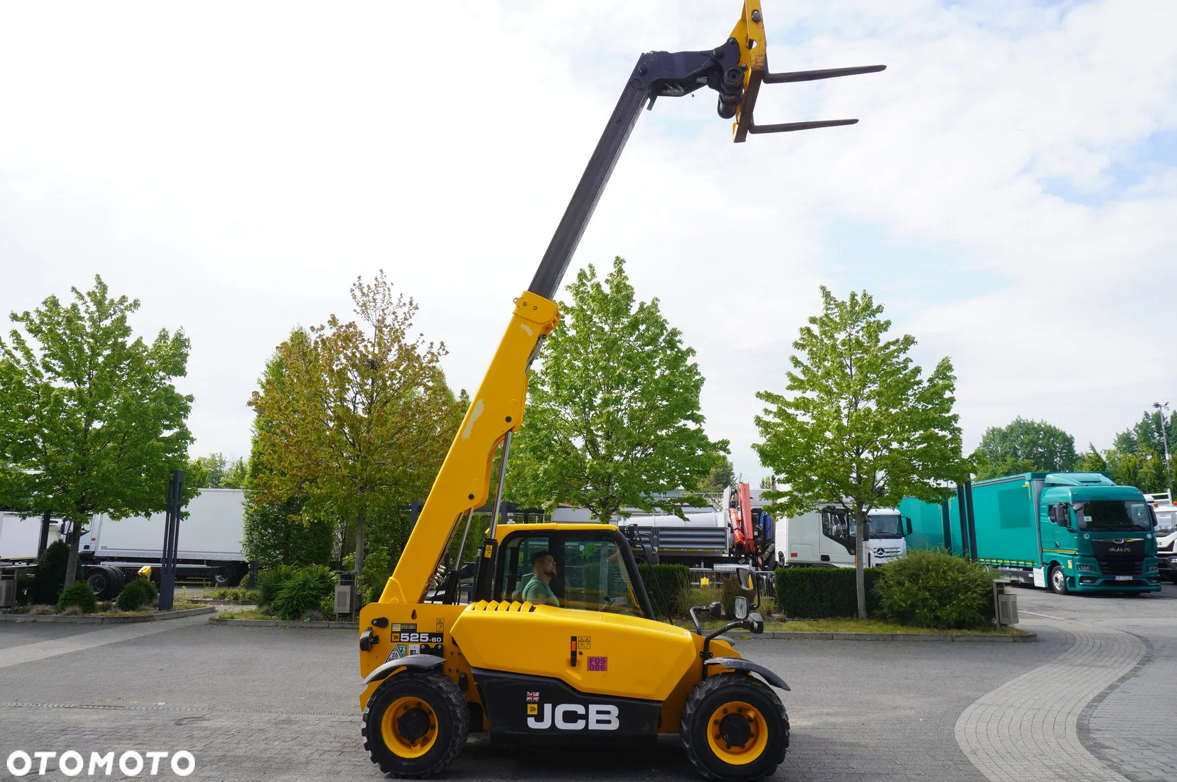 JCB 525-60T5 / 2022 / 860 MTH! / 2,5 t / zasięg 6 m / joystick - 13