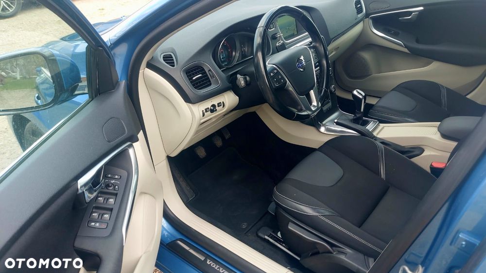 Volvo V40 D4 Momentum - 19
