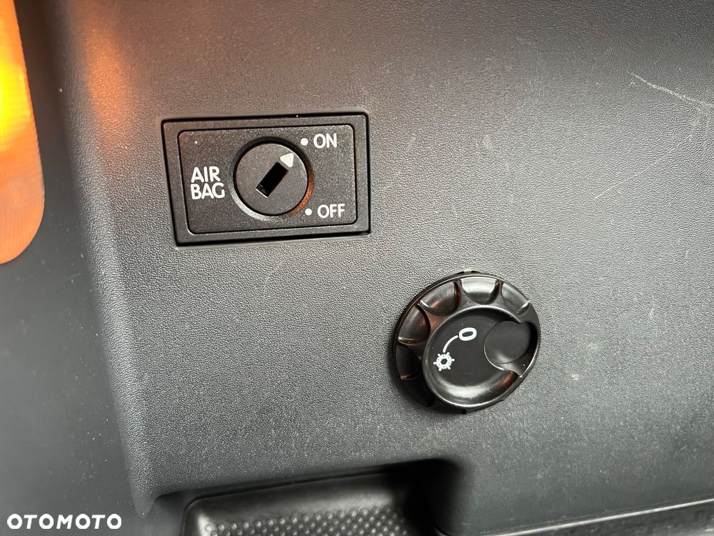 Volkswagen Touran 1.9 TDI Conceptline - 26